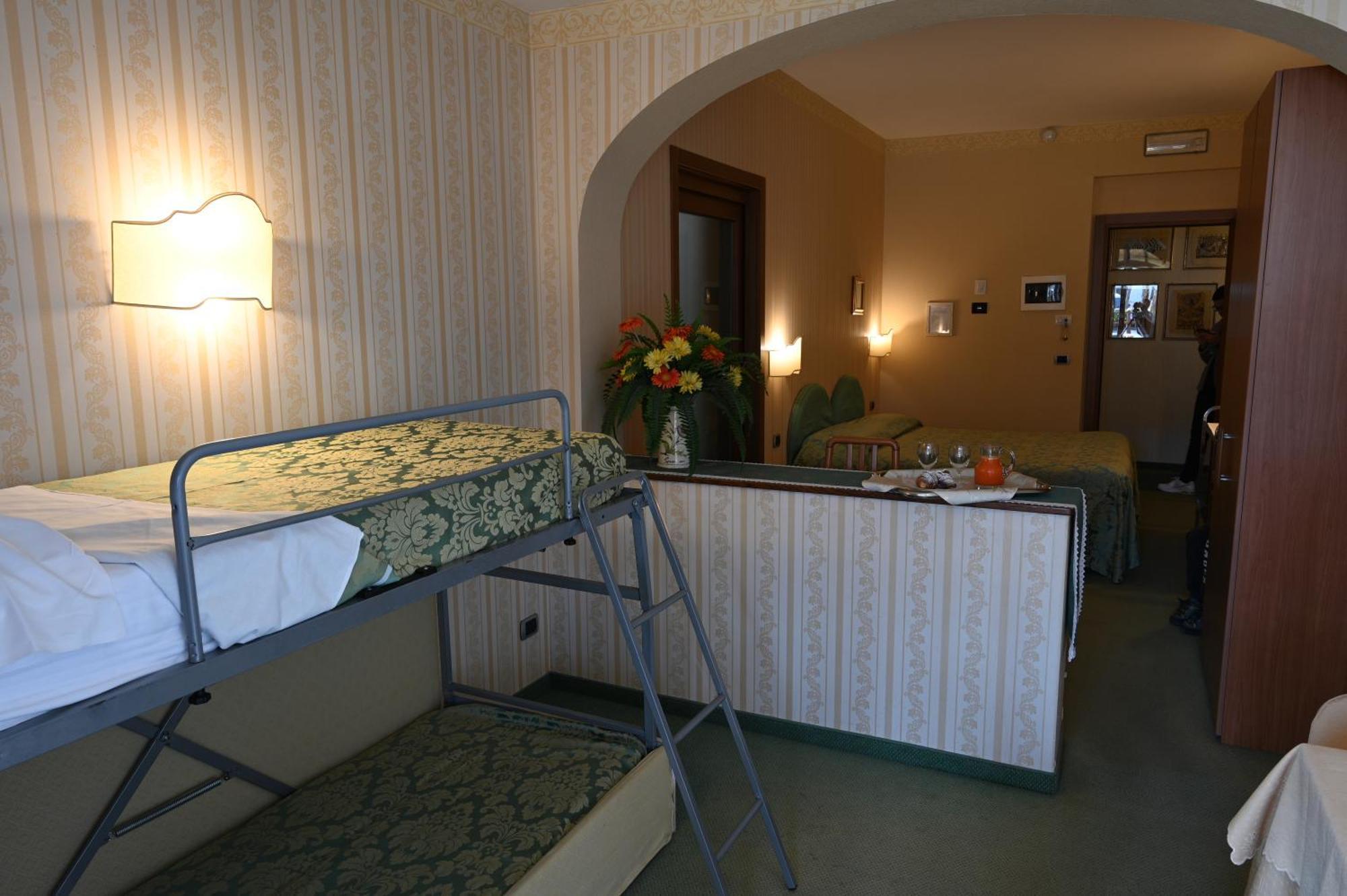 Hotel Ristorante La Lanterna กัสเตลนูโอโว ดี การ์ฟาญานา ภายนอก รูปภาพ