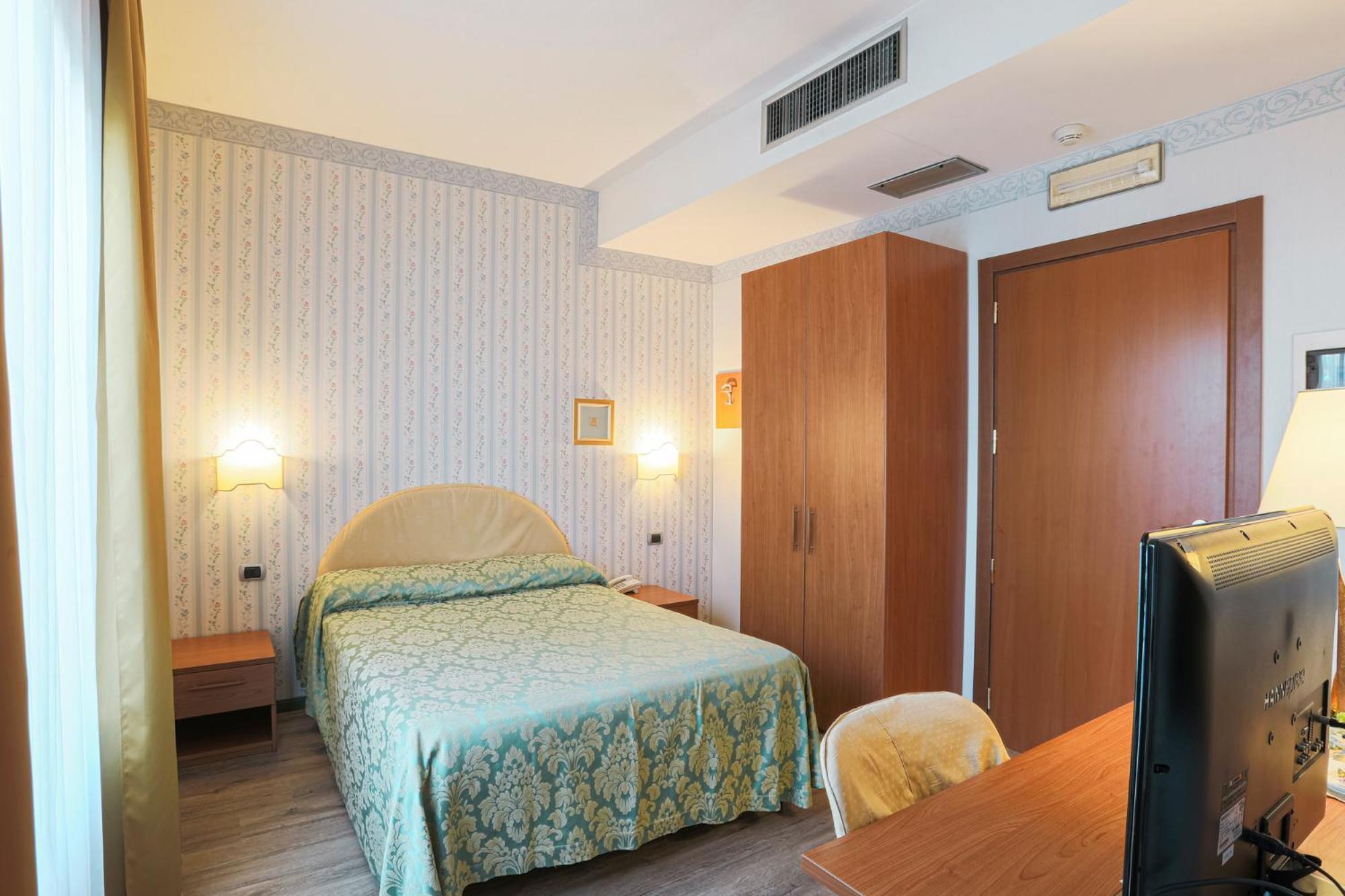 Hotel Ristorante La Lanterna กัสเตลนูโอโว ดี การ์ฟาญานา ภายนอก รูปภาพ