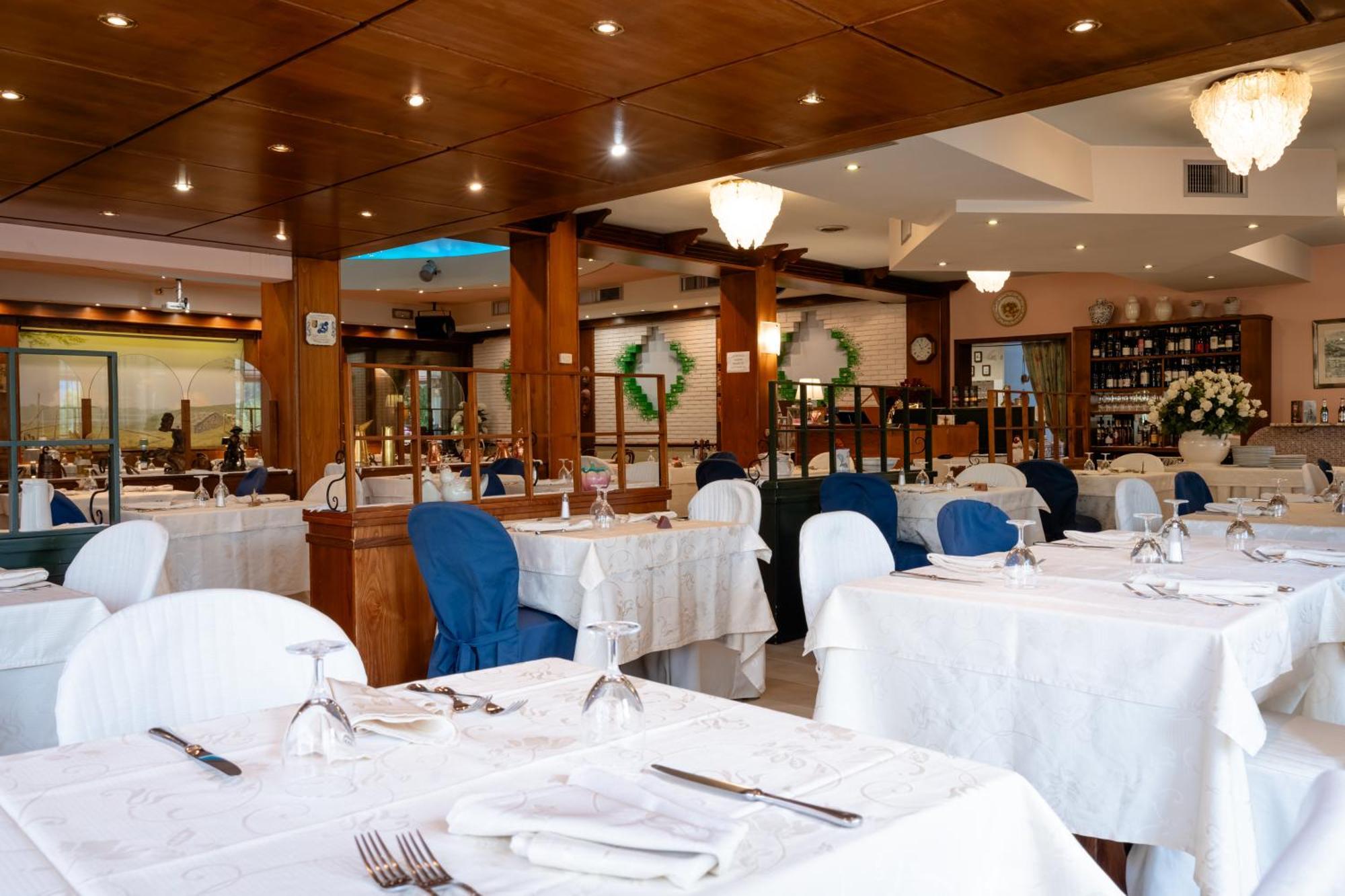 Hotel Ristorante La Lanterna กัสเตลนูโอโว ดี การ์ฟาญานา ภายนอก รูปภาพ