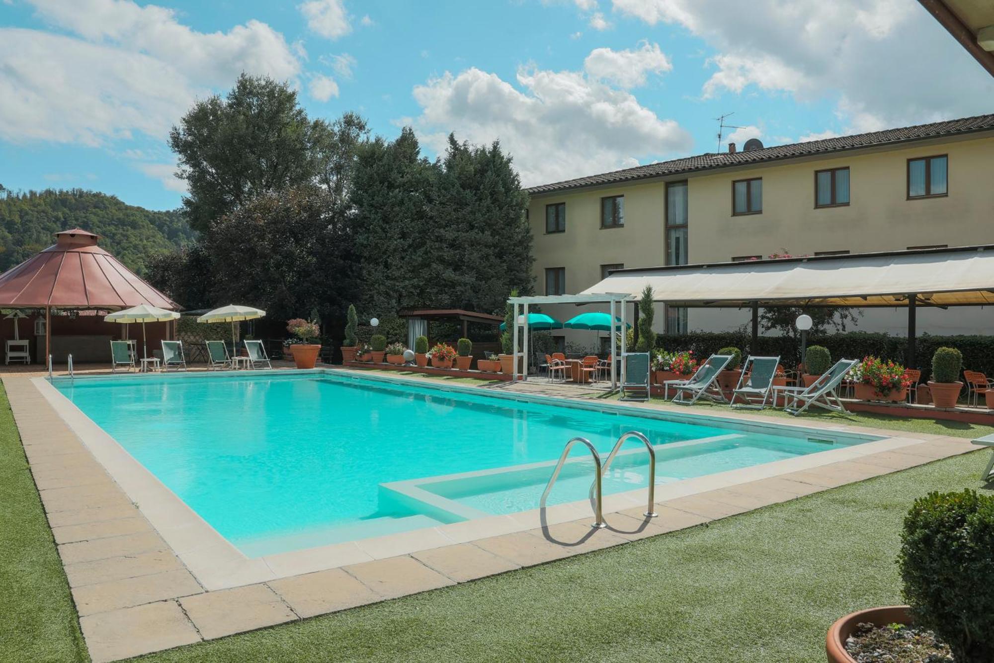 Hotel Ristorante La Lanterna กัสเตลนูโอโว ดี การ์ฟาญานา ภายนอก รูปภาพ