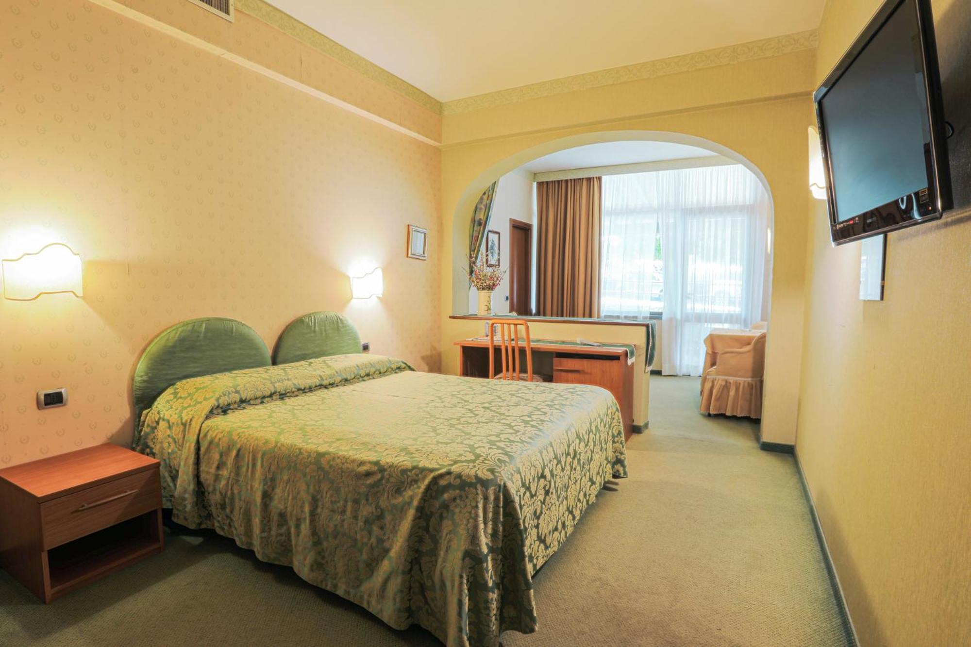 Hotel Ristorante La Lanterna กัสเตลนูโอโว ดี การ์ฟาญานา ภายนอก รูปภาพ