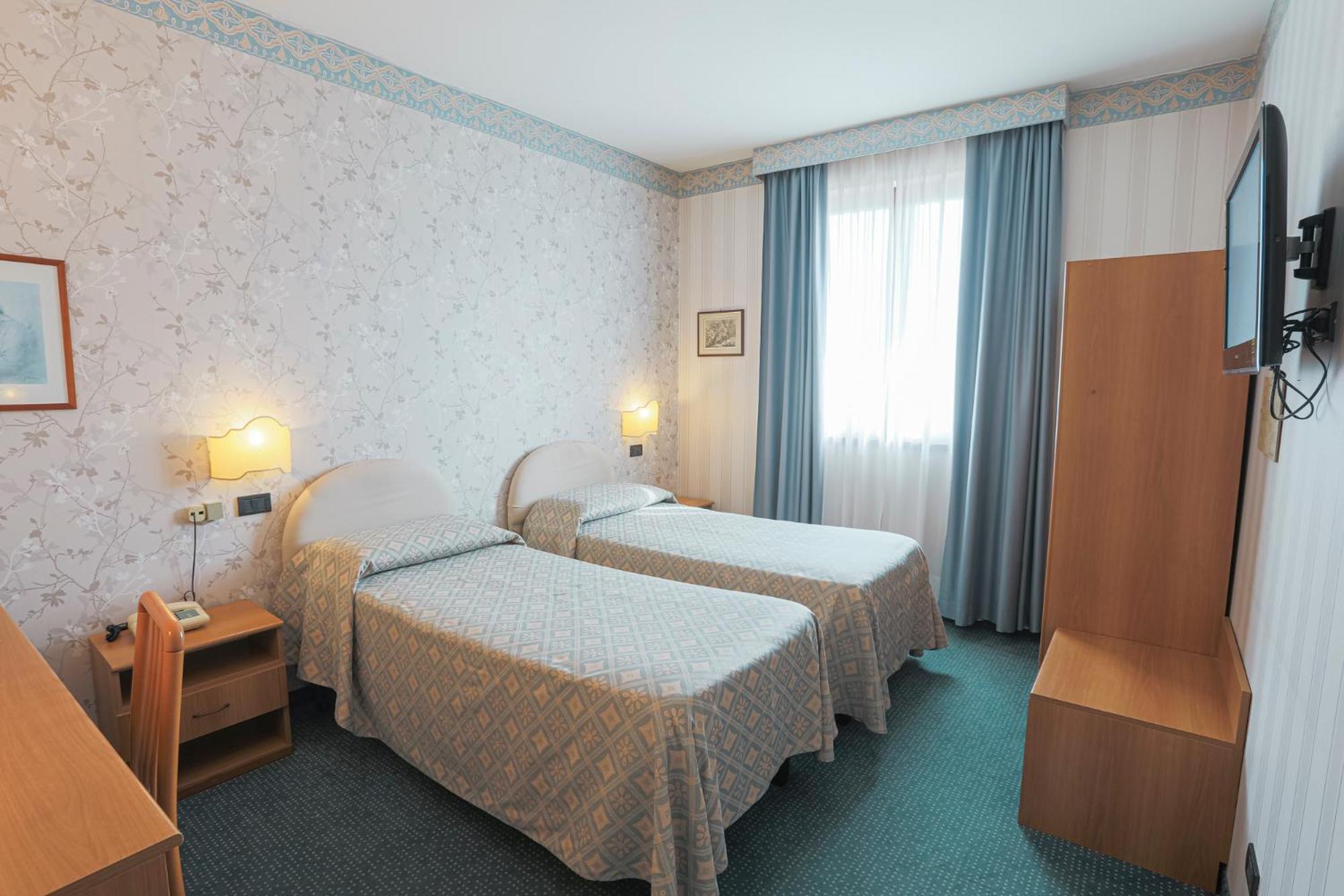 Hotel Ristorante La Lanterna กัสเตลนูโอโว ดี การ์ฟาญานา ภายนอก รูปภาพ